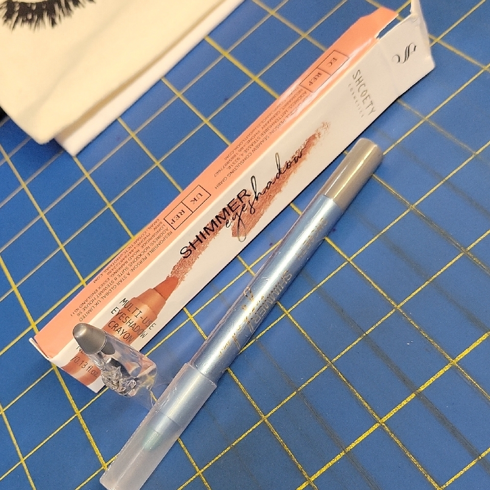 Shimmery Silver Eyeshadow Pencil w Sharpner 04 Shimmer Blue New Sealed Tube